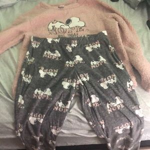Peanuts pajama set for women, never wore.
